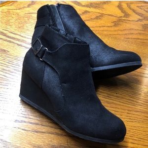 Black ankle boots worn once size 7.5